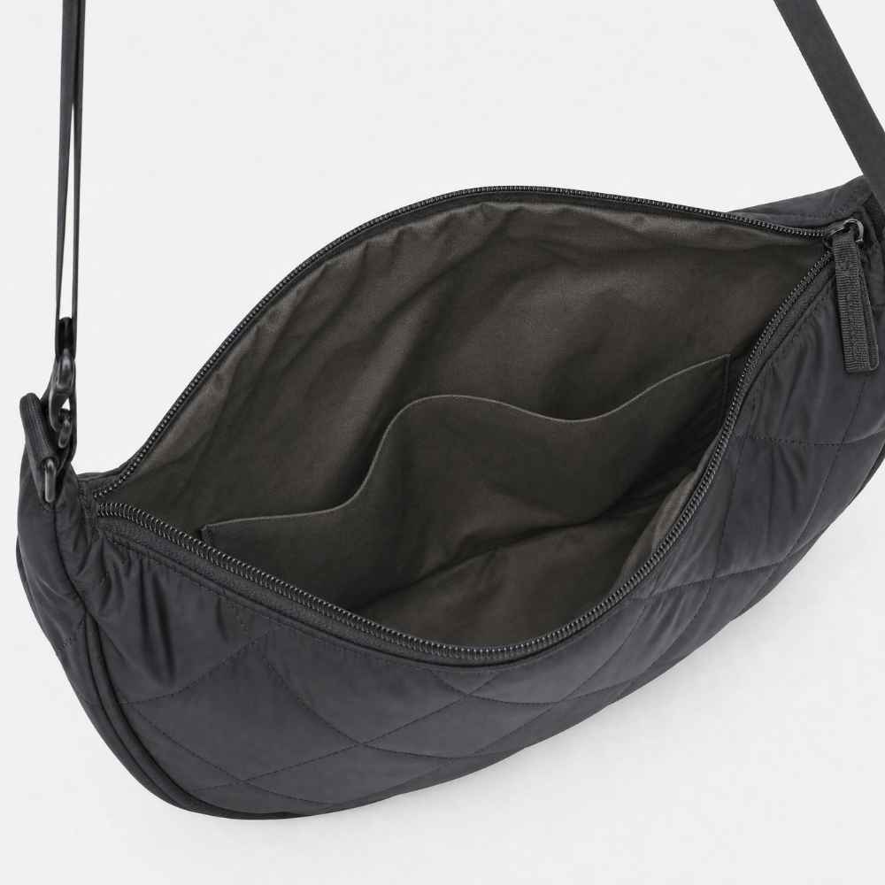 Sac bandoulière demi-lune matelassé