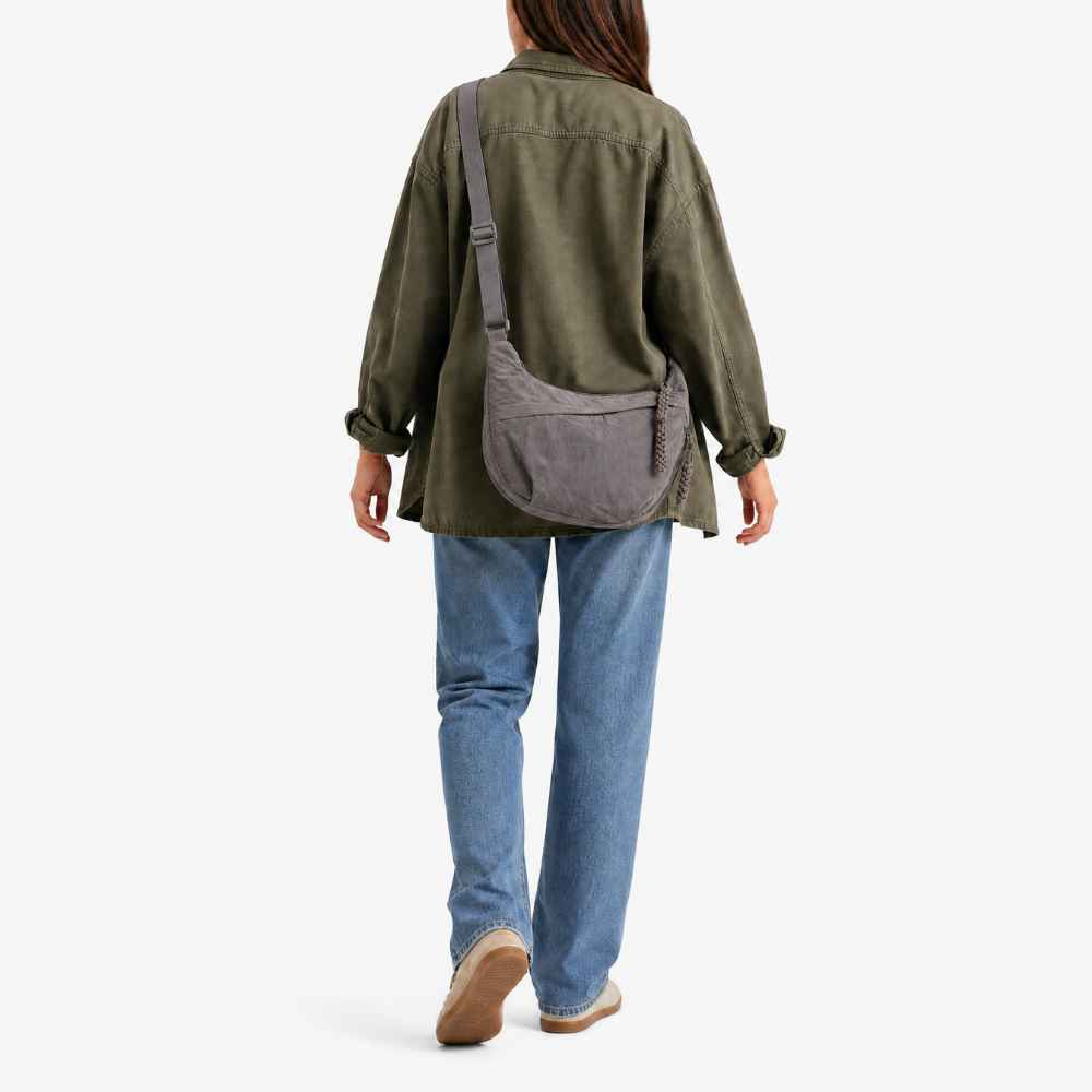Sac bandoulière en toile souple et spacieux