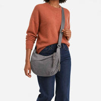 Sac bandoulière en toile souple et spacieux