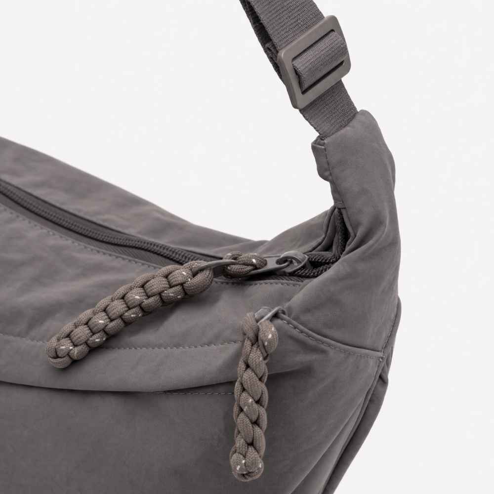Sac bandoulière en toile souple et spacieux
