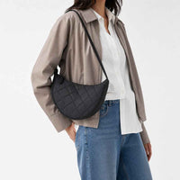 Sac bandoulière demi-lune matelassé